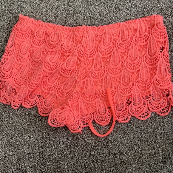 H&M size medium coral shorts - Picture 2 of 3